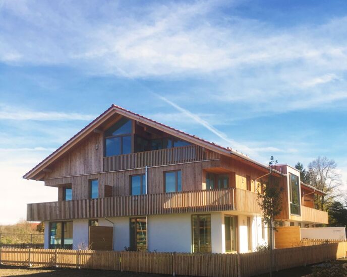 Foto: Modernes Mehrgenerationenhaus mit hausinternem Pufferspeicher